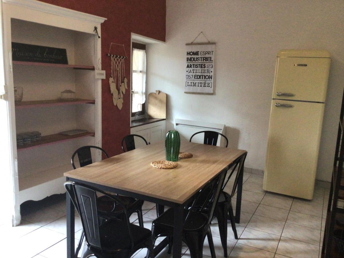 Au coeur des vignes à proximité des lacs et cascades ambiance cosy poêle à granulés Passenans Extérieur photo