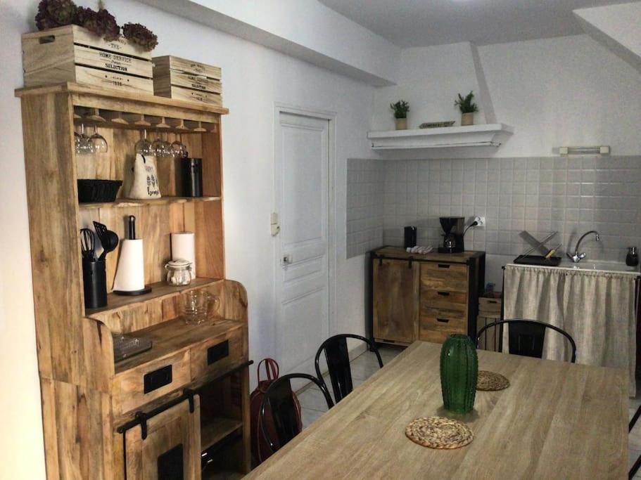 Au coeur des vignes à proximité des lacs et cascades ambiance cosy poêle à granulés Passenans Extérieur photo