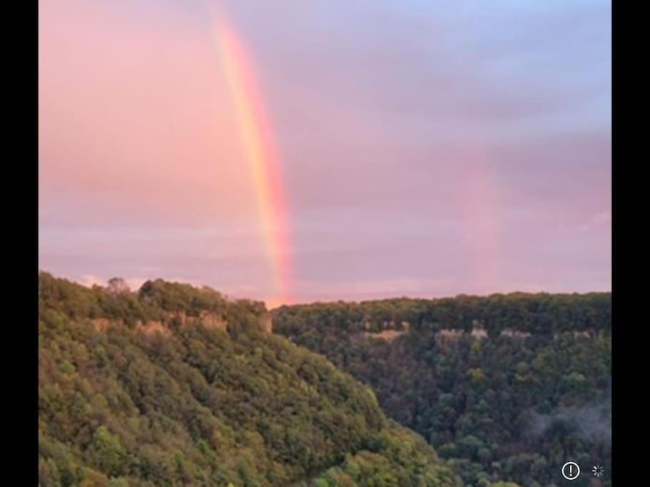 Au coeur des vignes à proximité des lacs et cascades ambiance cosy poêle à granulés Passenans Extérieur photo