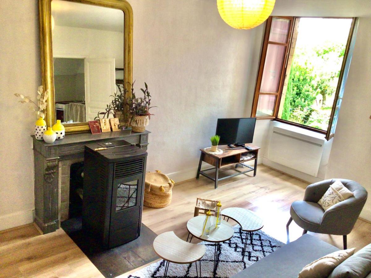 Au coeur des vignes à proximité des lacs et cascades ambiance cosy poêle à granulés Passenans Extérieur photo