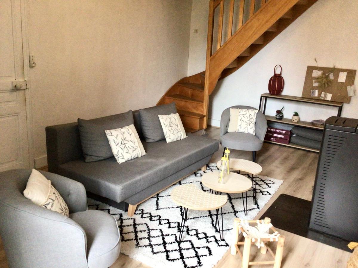 Au coeur des vignes à proximité des lacs et cascades ambiance cosy poêle à granulés Passenans Extérieur photo